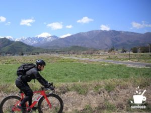 常念岳を眺めながらの安曇野サイクリング