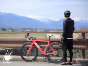 後ろ立山連峰を眺める