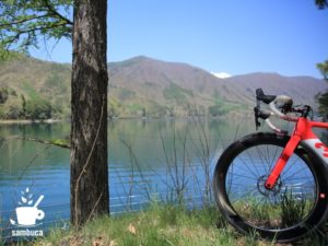 木崎湖畔を少しだけ走ります（3Tバイクと記念撮影）