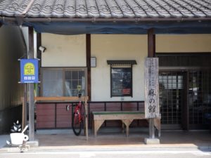 麻の館のバイクラック