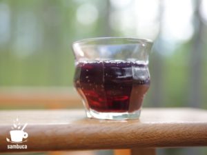 ブラック・サンブーカの炭酸水割り