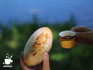 中綱湖畔でパンとエスプレッソを