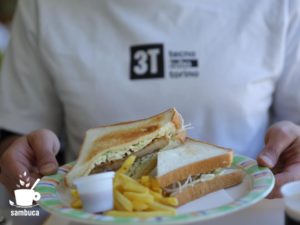 扇沢レストハウスの「山賊焼きサンド」