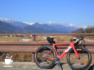 3Tのロードバイク（ストラーダ）と安曇野の風景