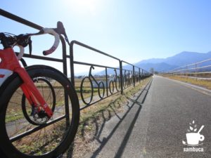 自転車形のガードパイプ（あづみ野やまびこ自転車道）