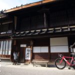 中山道の宿場町と3Tのロードバイク（ストラーダ）。こちらは奈良井宿