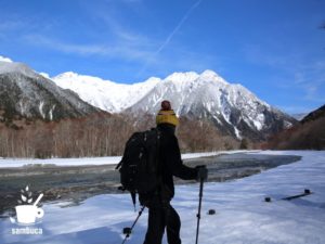 梓川左岸を河童橋方面へ