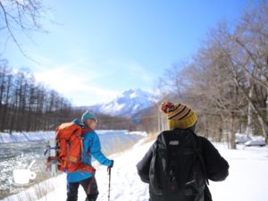 復路は梓川の右岸を