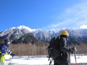 梓川の向こうに六百山と霞沢岳