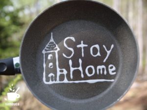 ムーミンの家と「Stay Home」をフライパンに