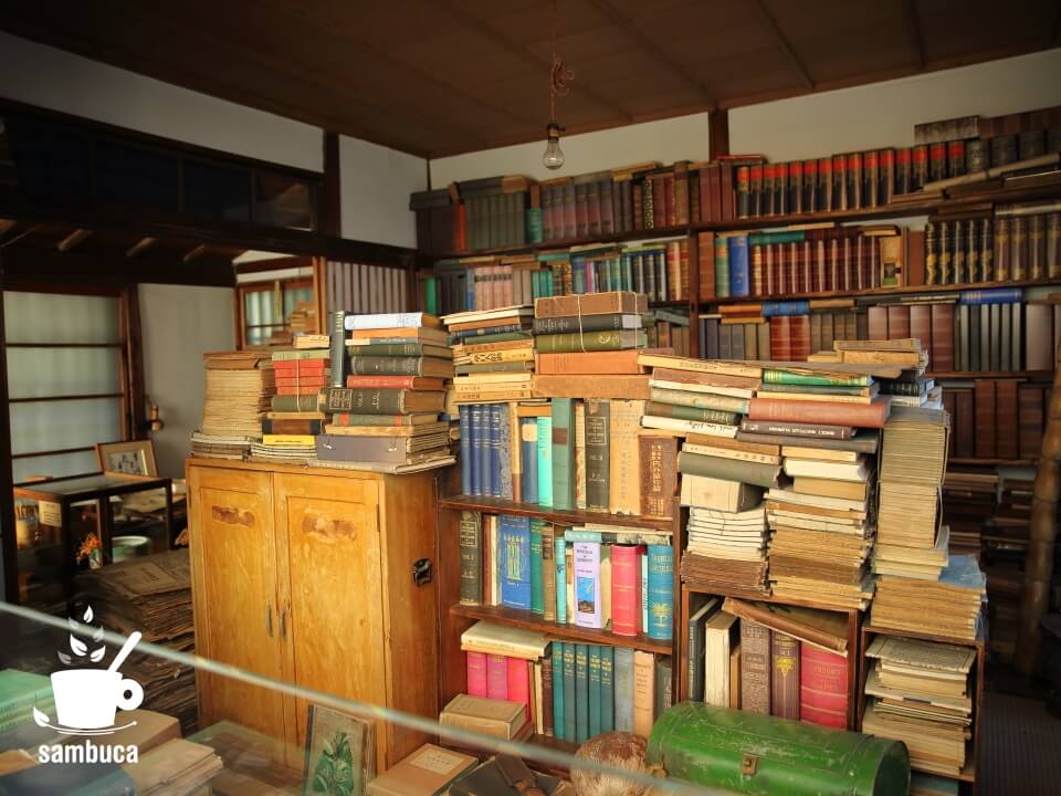 牧野記念庭園の書屋展示室（再現された書斎）